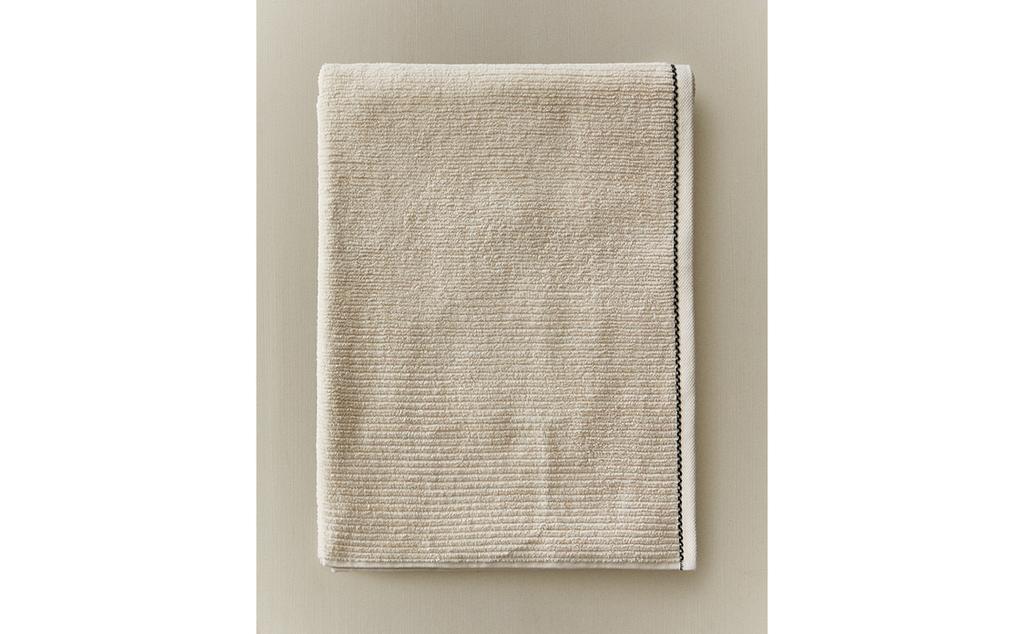 BATH TOWEL WITH TOPSTITCHING BATH TOWEL WITH TOPSTITCHING