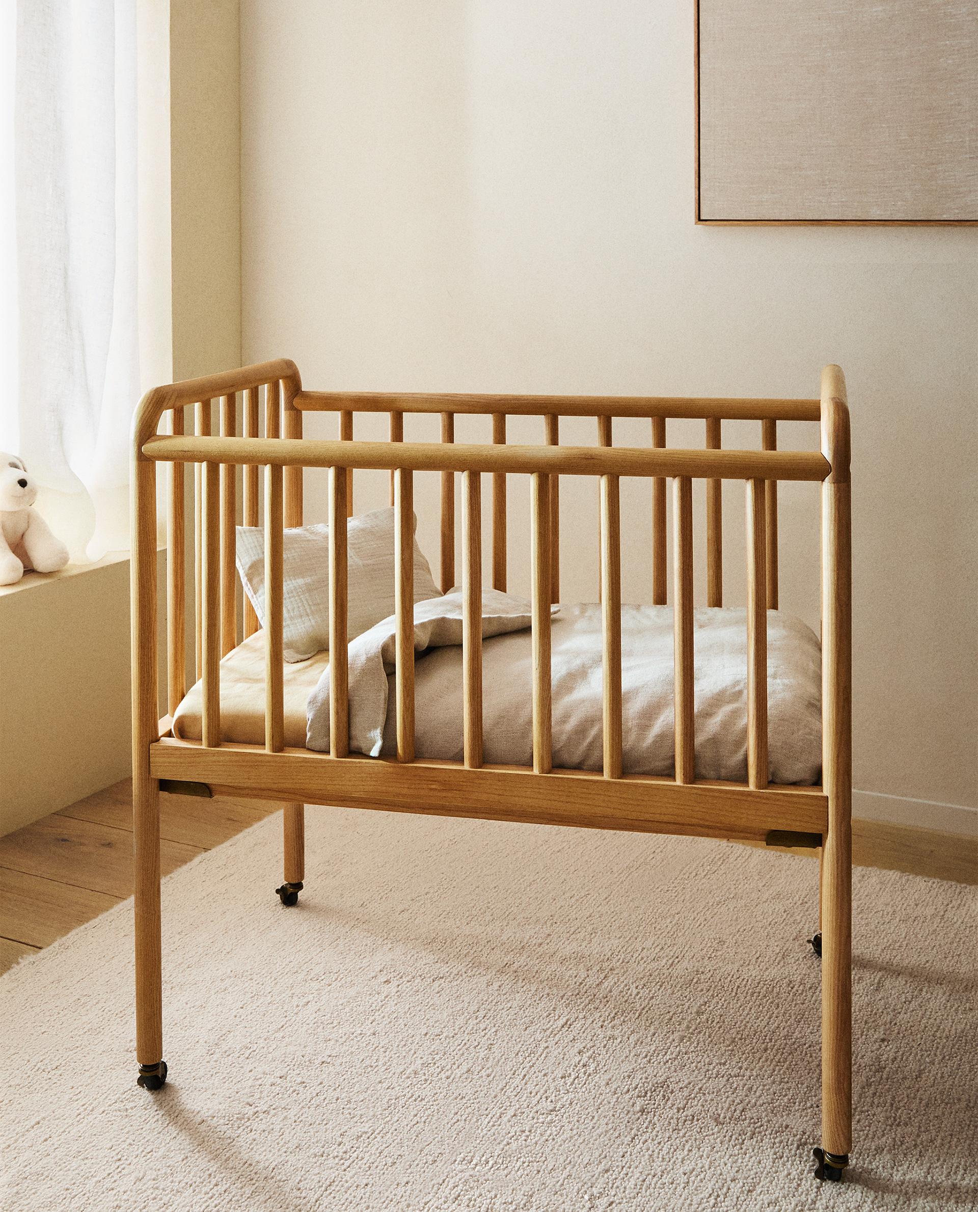 CHILDREN’S ASH WOOD MINI COT