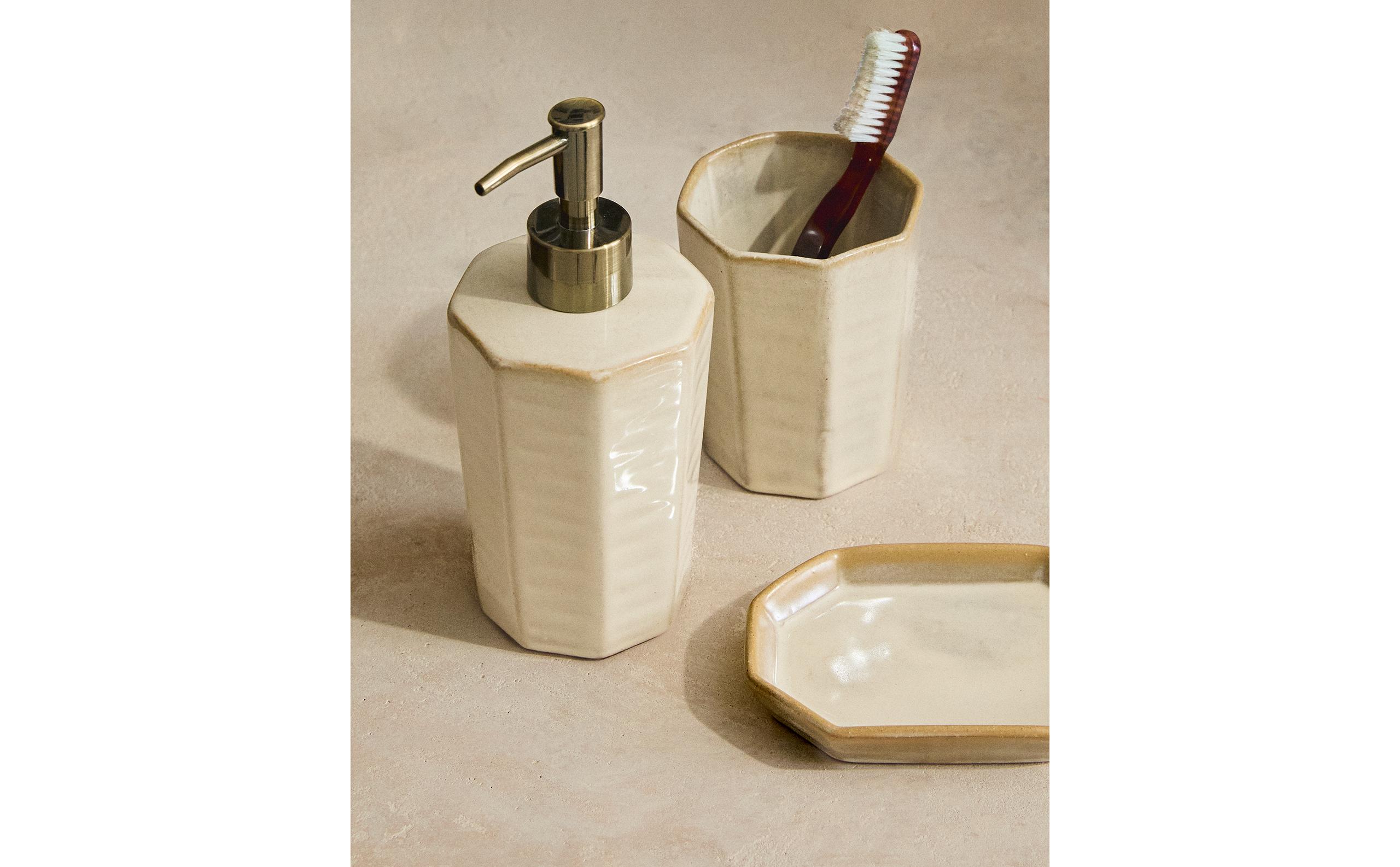 OCTAGONAL CERAMIC BATHROOM SET