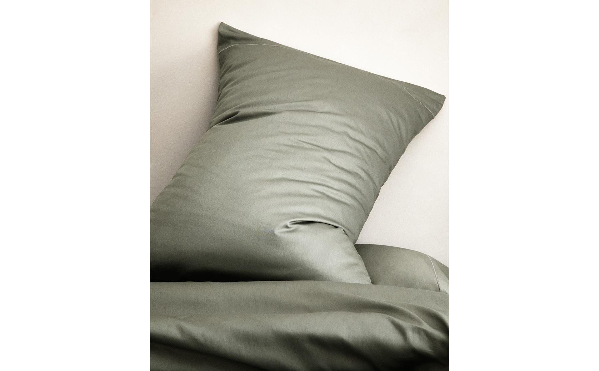 PREVLEKA ZA VZGLAVNIK IZ SATENA (300 NITI)