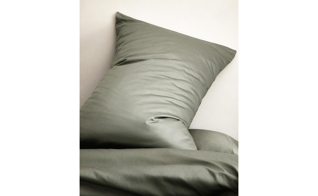 PREVLEKA ZA VZGLAVNIK IZ SATENA (300 NITI)