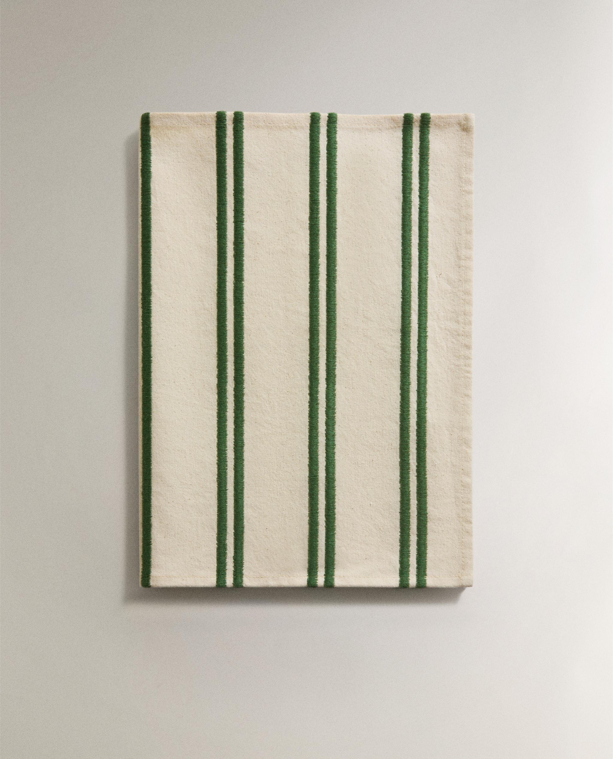 PLACEMAT WITH EMBROIDERED STRIPES product thumbnail 16