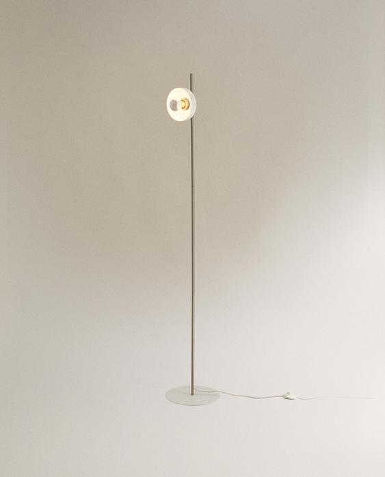 GOLVLAMPA |  SPOTLIGHT I METALL