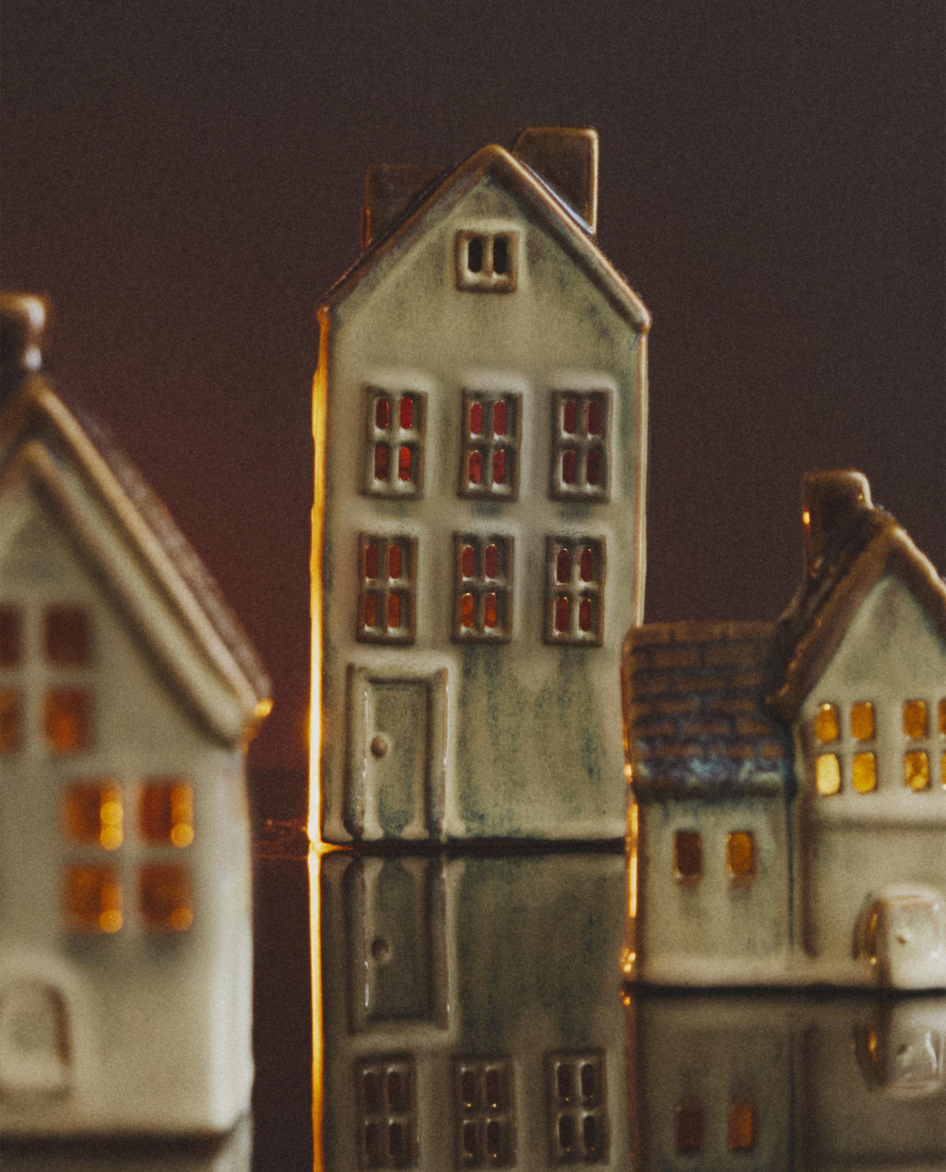 ZARA グリッタールーフハウスセラミックオーナメント　3点セット ZARAHOME グリッタールーフハウスセラミックオーナメント 3点セット