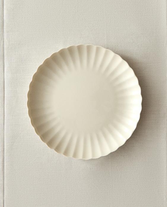 12 PLATOS POSTRES PORCELANA ONDAS