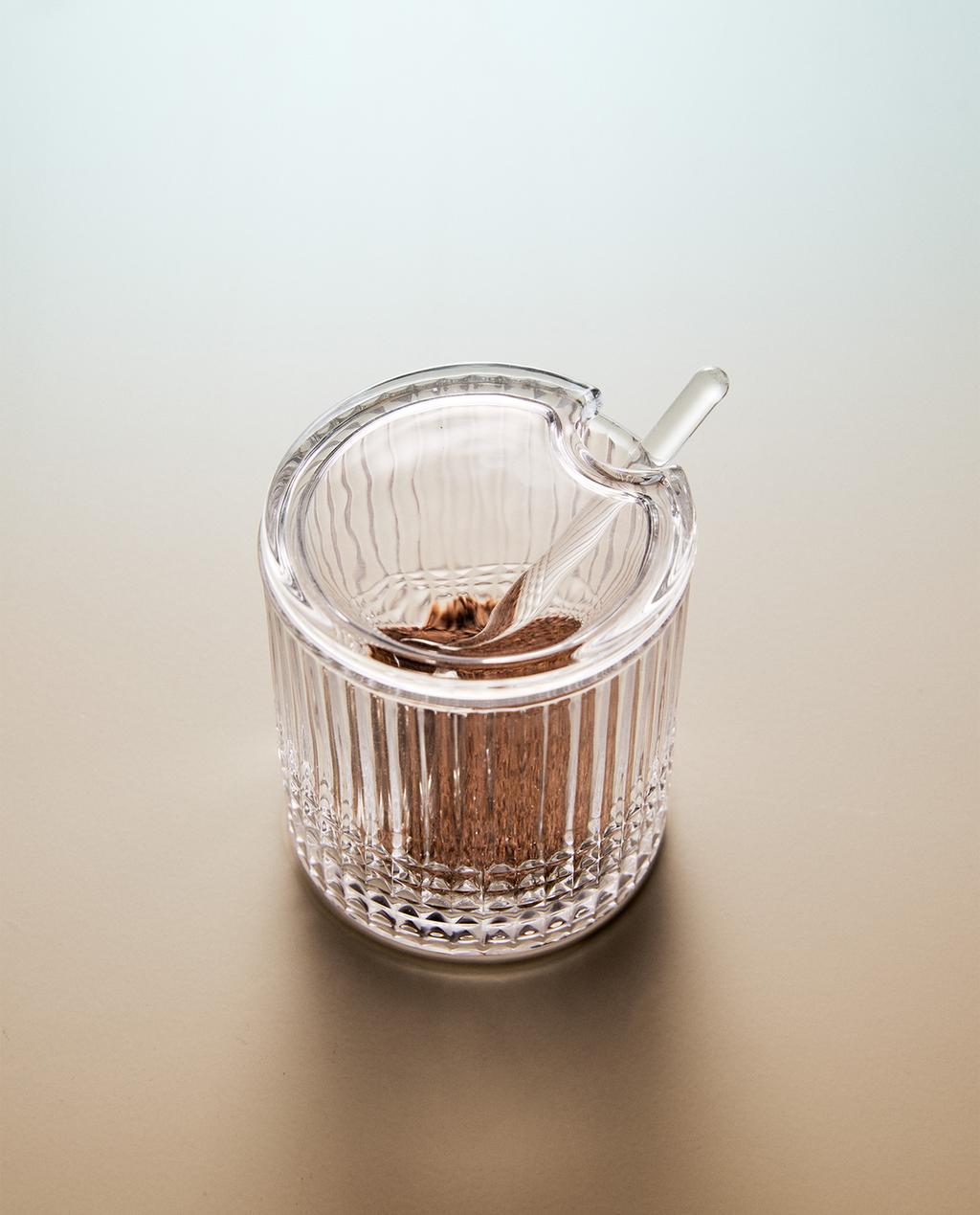 سكرية زجاج بتصميم هندسي بارز