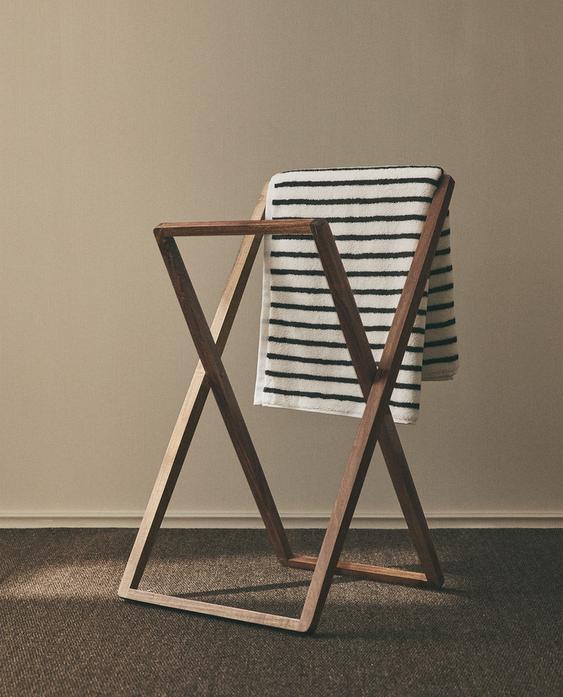 علّاقة مناشف من خشب السنط علّاقة مناشف من خشب السنط