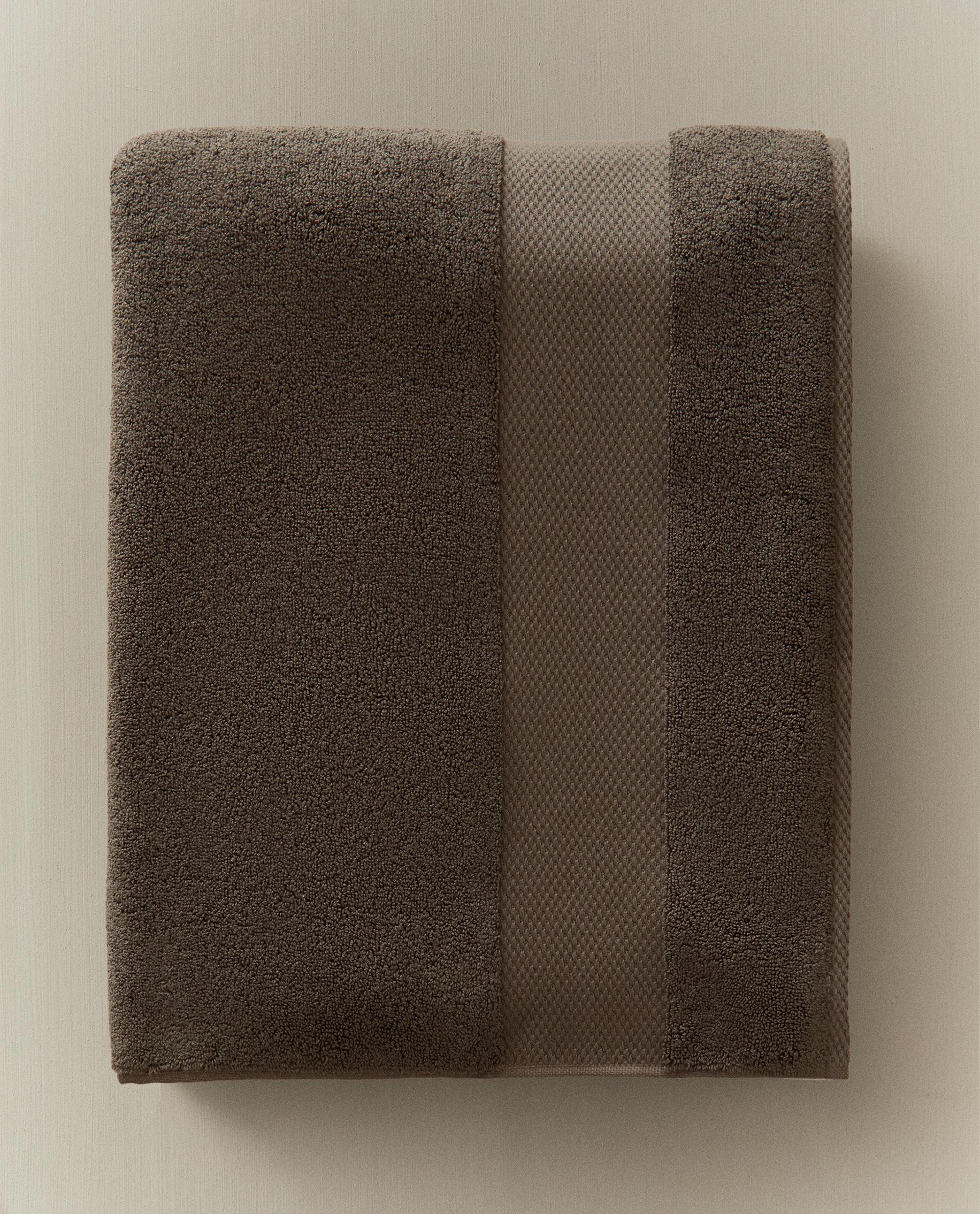 EXTRA SOFT BATH TOWEL (800 GXM²) EXTRA SOFT BATH TOWEL (800 GXM²)