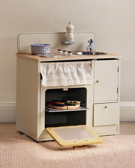 KIDS' WOODEN PLAY KITCHEN