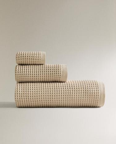 WAFFLE-KNIT COTTON BATH TOWEL