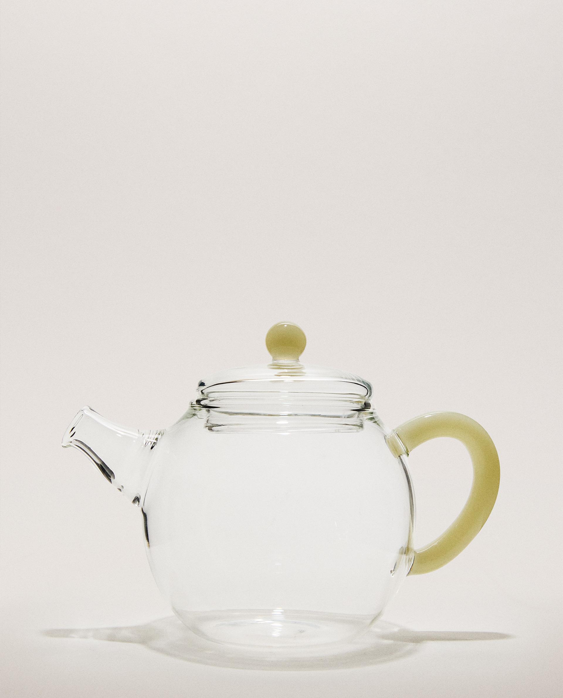 BOROSILICATE GLASS TEAPOT WITH COLOURED HANDLE | Zara Home United