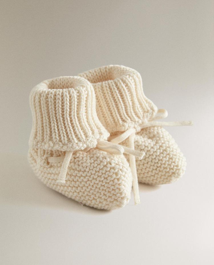 CHAUSSONS BÉBÉ EN MAILLE CHAUSSONS BÉBÉ EN MAILLE