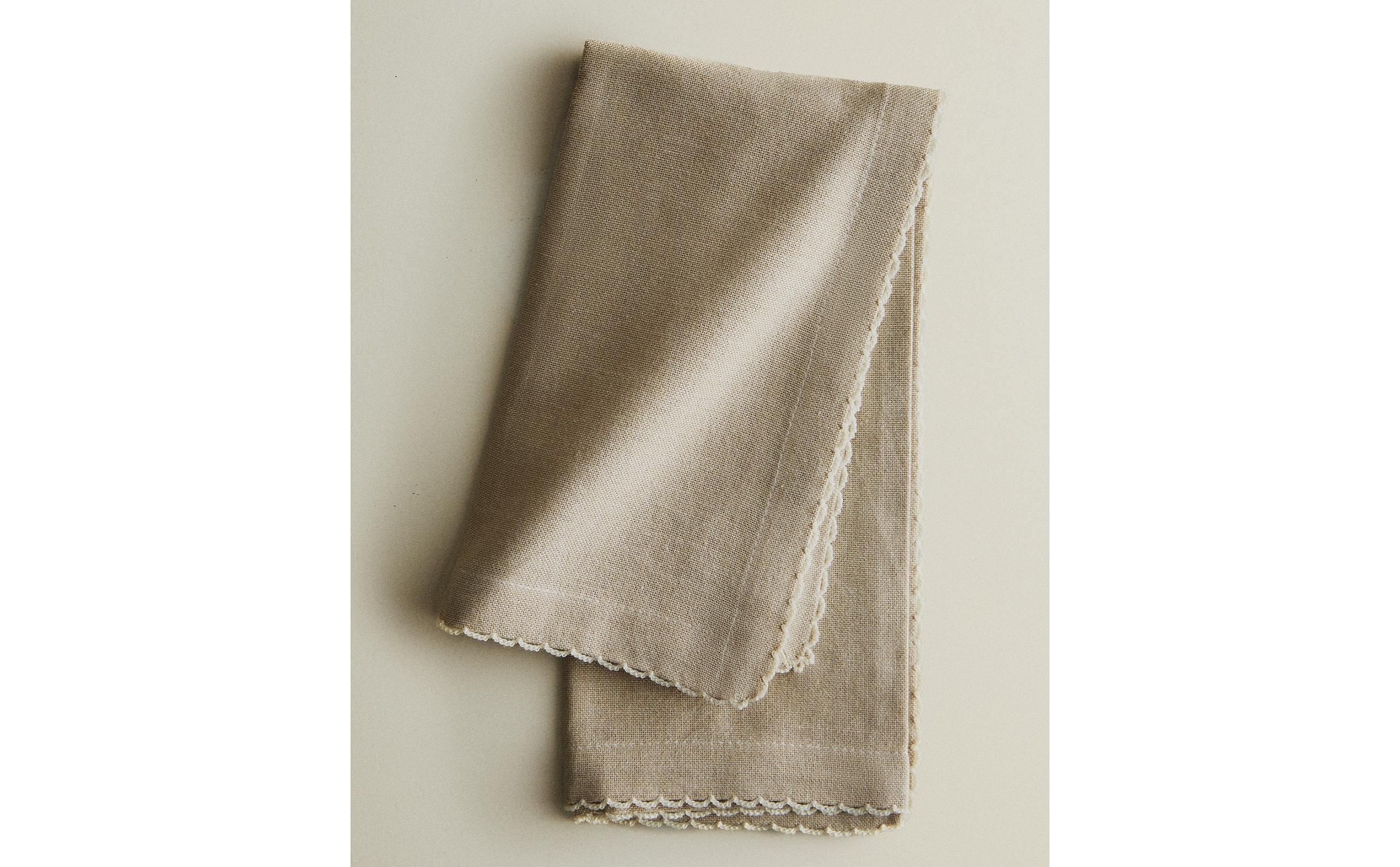 PACK OF PLAIN SCALLOPED NAPKINS (PACK OF 2) product thumbnail 15