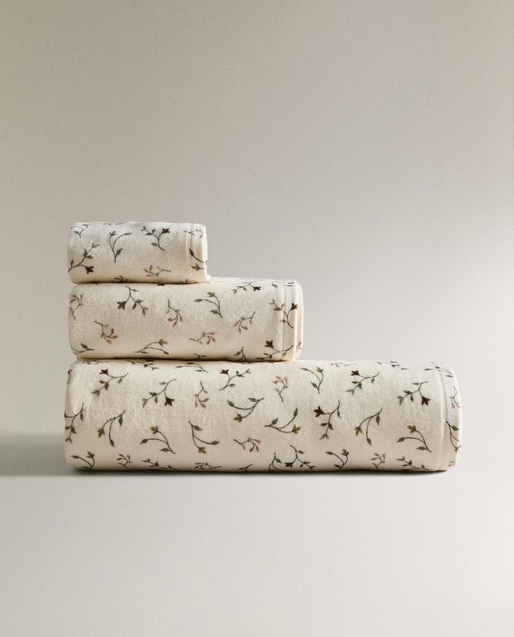 TOALHA DE BANHO COM FLORES TOALHA DE BANHO COM FLORES