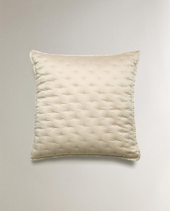 PLAIN QUILTED CUSHION COVER WITH KNOTS PLAIN QUILTED CUSHION COVER WITH KNOTS