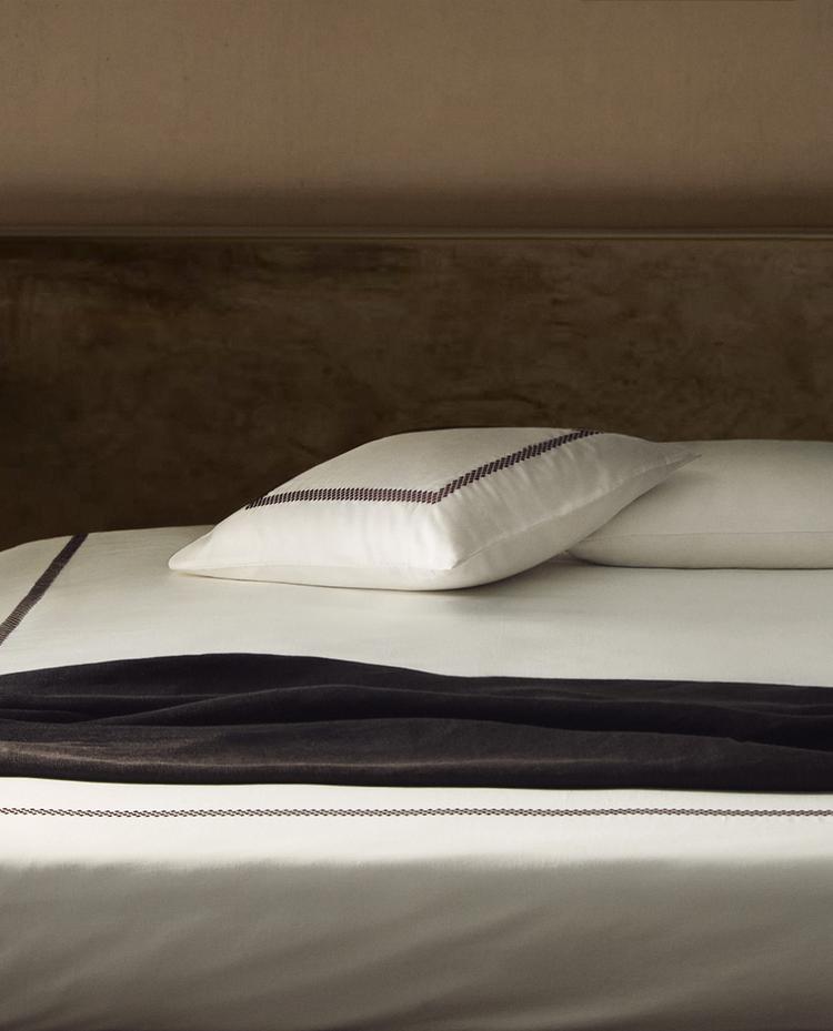 HOUSSE DE COUETTE SATIN BRODERIE GÉOMÉTRIQUE