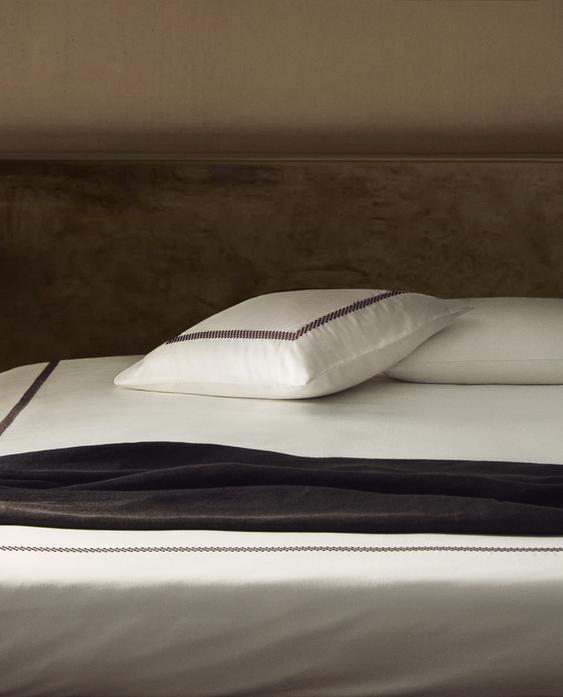 HOUSSE DE COUETTE SATIN BRODERIE GÉOMÉTRIQUE HOUSSE DE COUETTE SATIN BRODERIE GÉOMÉTRIQUE