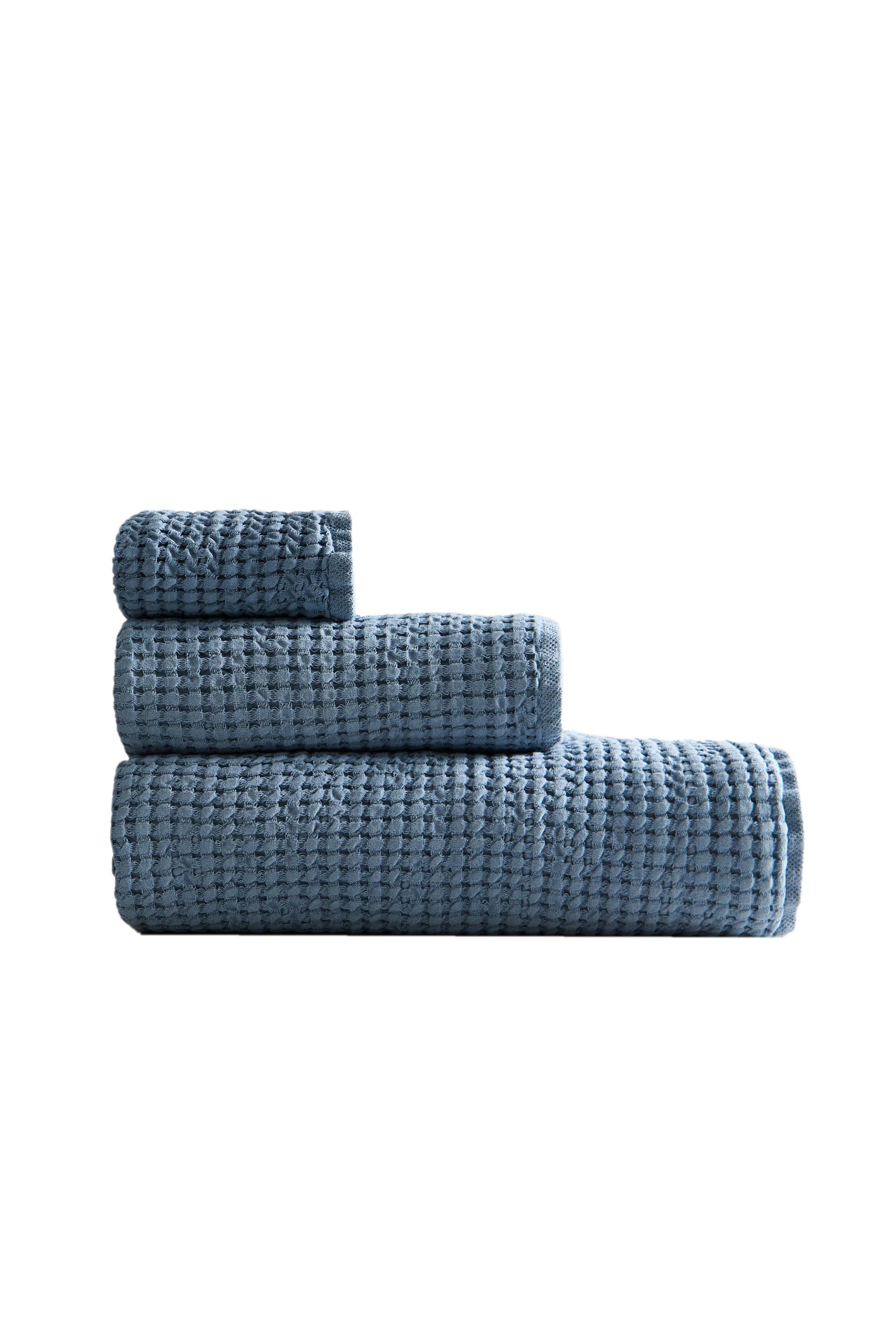 CHUNKY WAFFLE-KNIT BATH TOWEL Zara Home United Kingdom