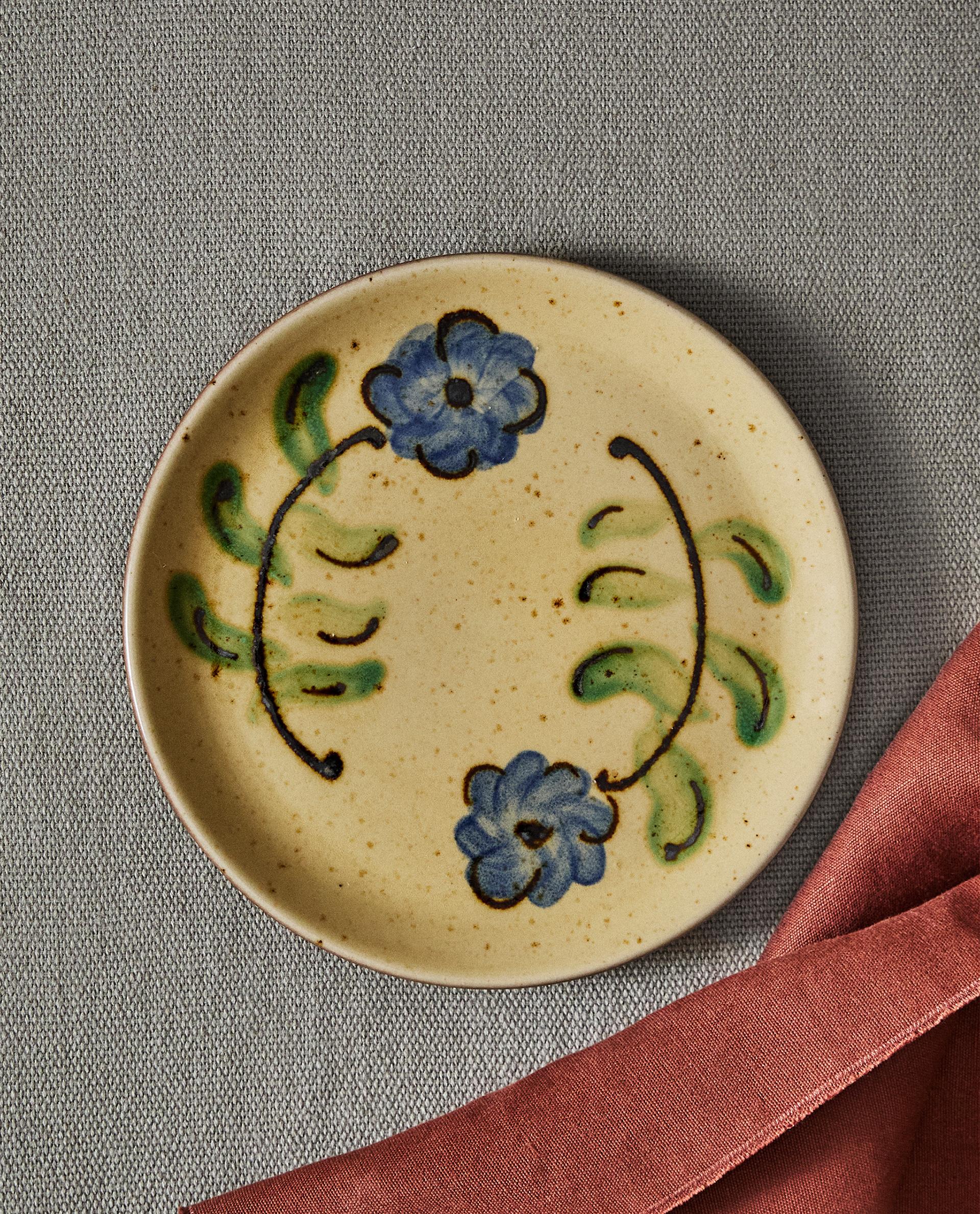 クレイポッタリー フラワー デザートプレート | Zara Home 日本 クレイポッタリー フラワー デザートプレート | Zara Home 日本