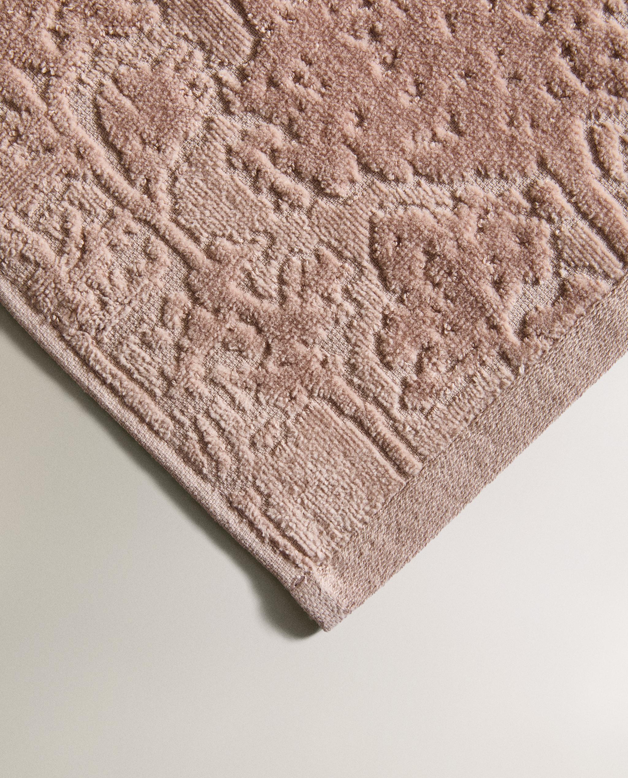 FLORAL JACQUARD BATH TOWEL product thumbnail 4