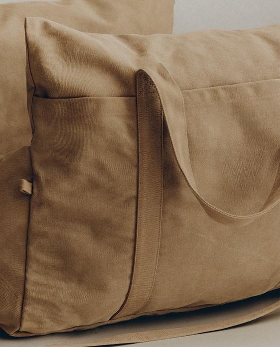 سرير سيارة للحيوانات الأليفة