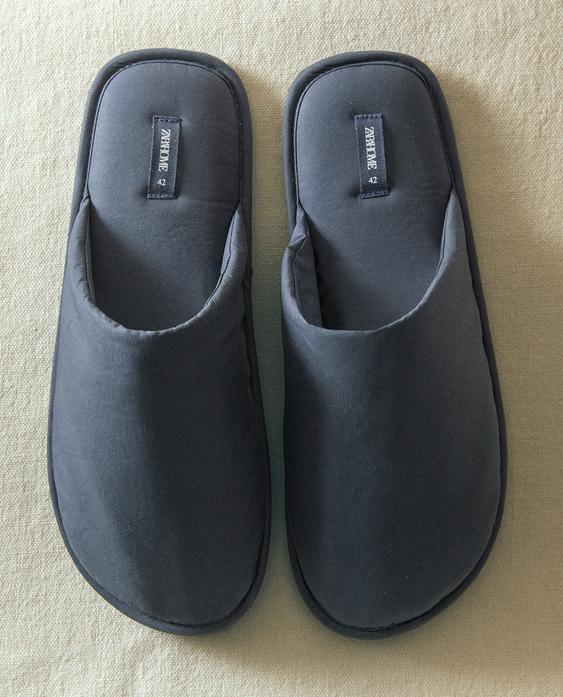 CHAUSSONS OUVERTS À L’ARRIÈRE TISSU TECHNIQUE CHAUSSONS OUVERTS À L’ARRIÈRE TISSU TECHNIQUE