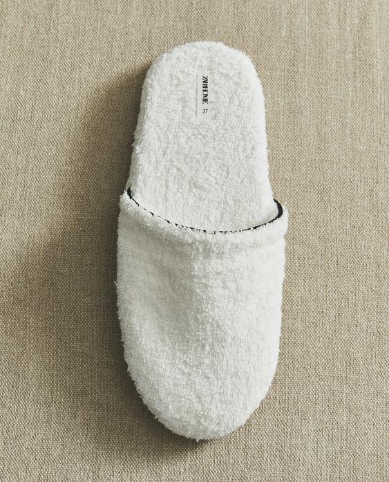 TERRY BATHROOM SLIPPERS WITH TRIM TERRY BATHROOM SLIPPERS WITH TRIM