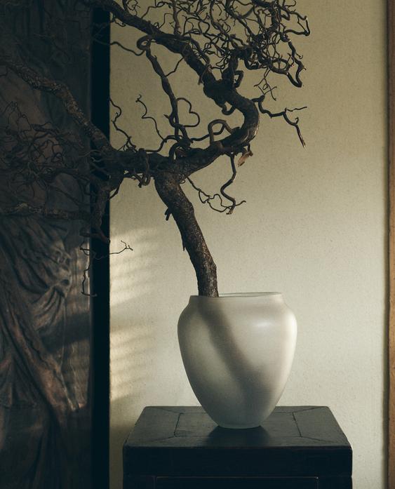 OPAQUE GLASS VESSEL I COLIN KING OPAQUE GLASS VESSEL I COLIN KING