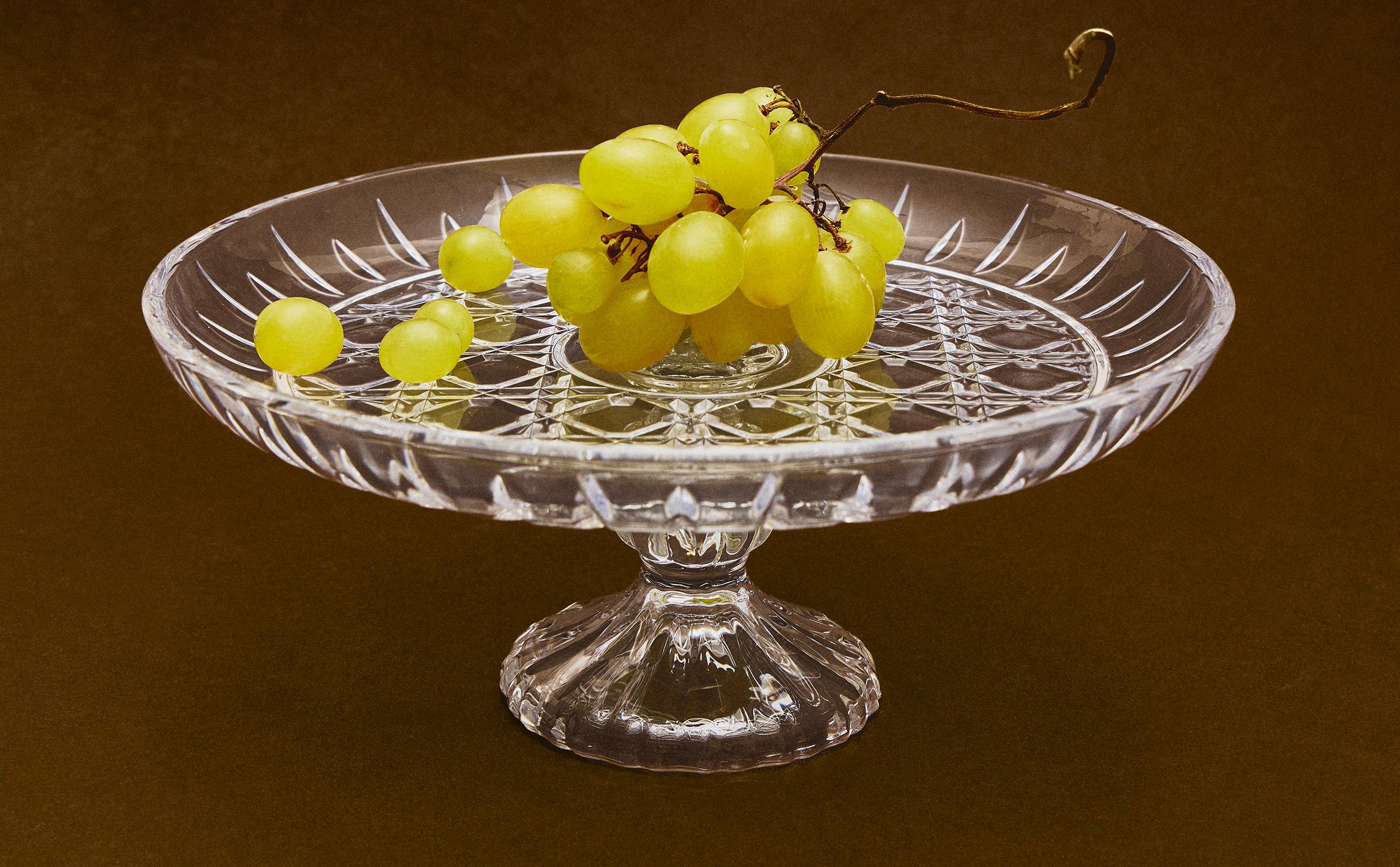 GLASS SERVING DISH WITH RAISED DIAMOND DESIGN