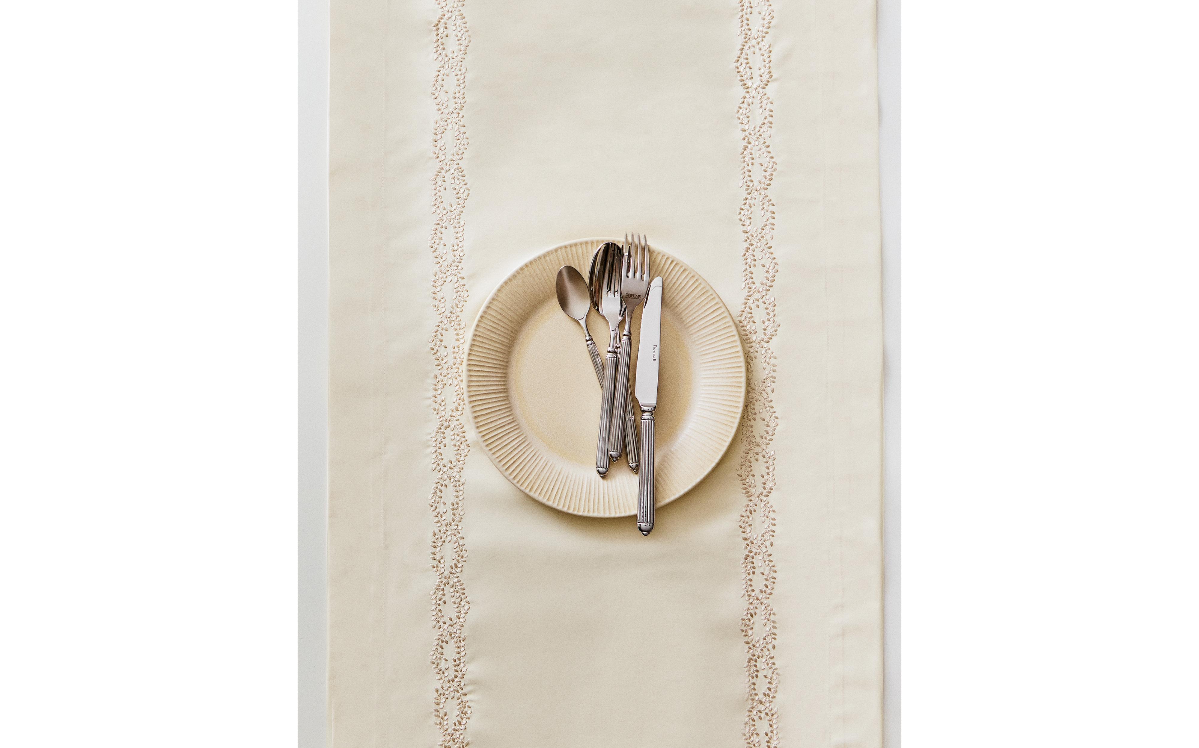 PLANT EMBROIDERED TABLE RUNNER product thumbnail 10
