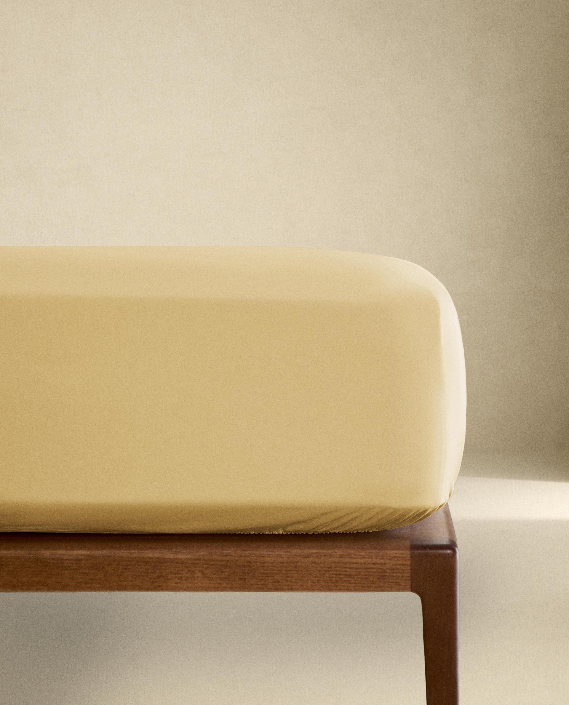 SATIININEN MUOTOONOMMELTU LAKANA | 30 CM KORKEA (LANKATIHEYS 300) SATIININEN MUOTOONOMMELTU LAKANA | 30 CM KORKEA (LANKATIHEYS 300)