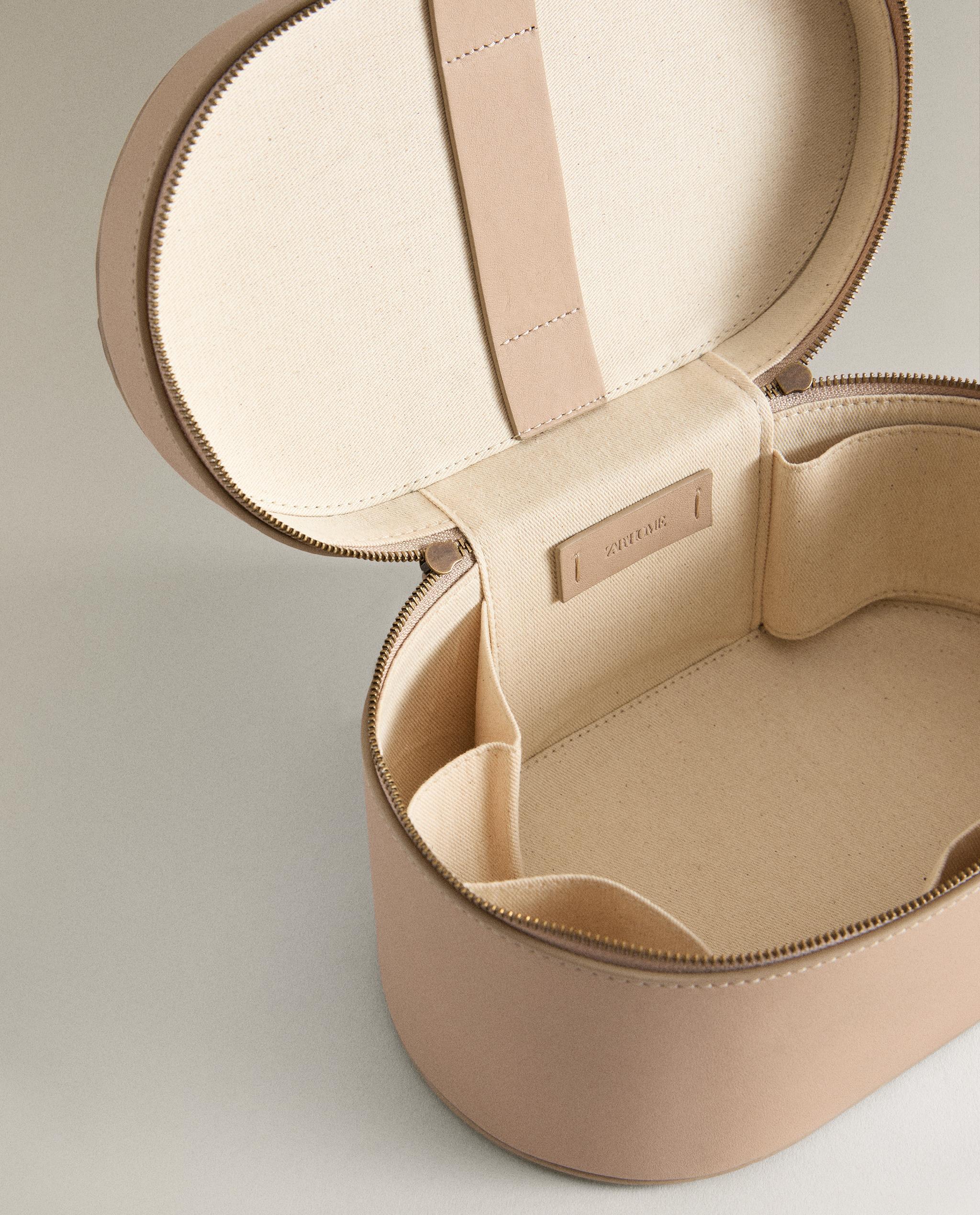 SMALL RIGID LEATHER TOILETRY BAG product thumbnail 2