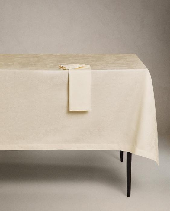 مفرش مائدة جاكار ببورد