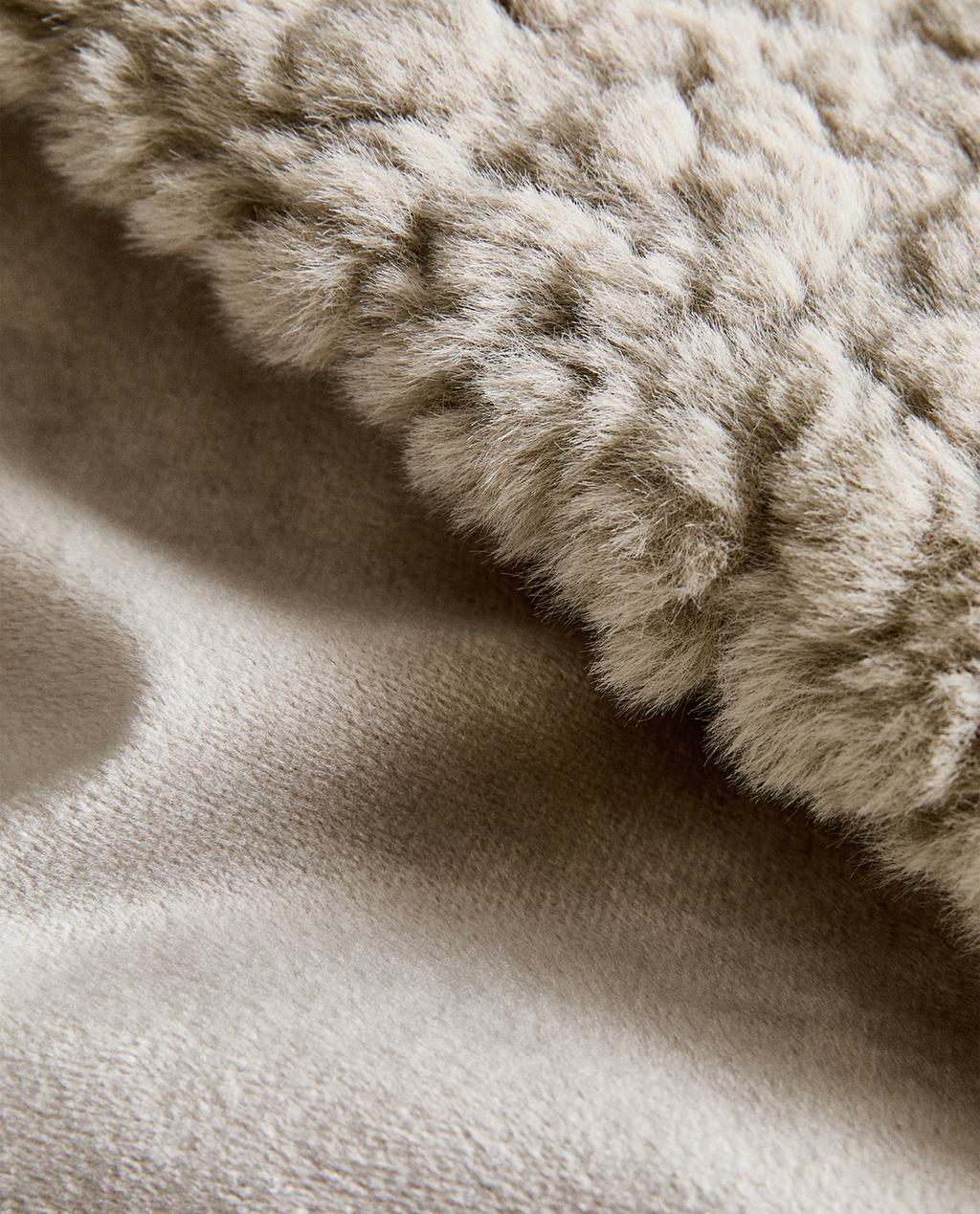 IRREGULAR FAUX FUR BLANKET