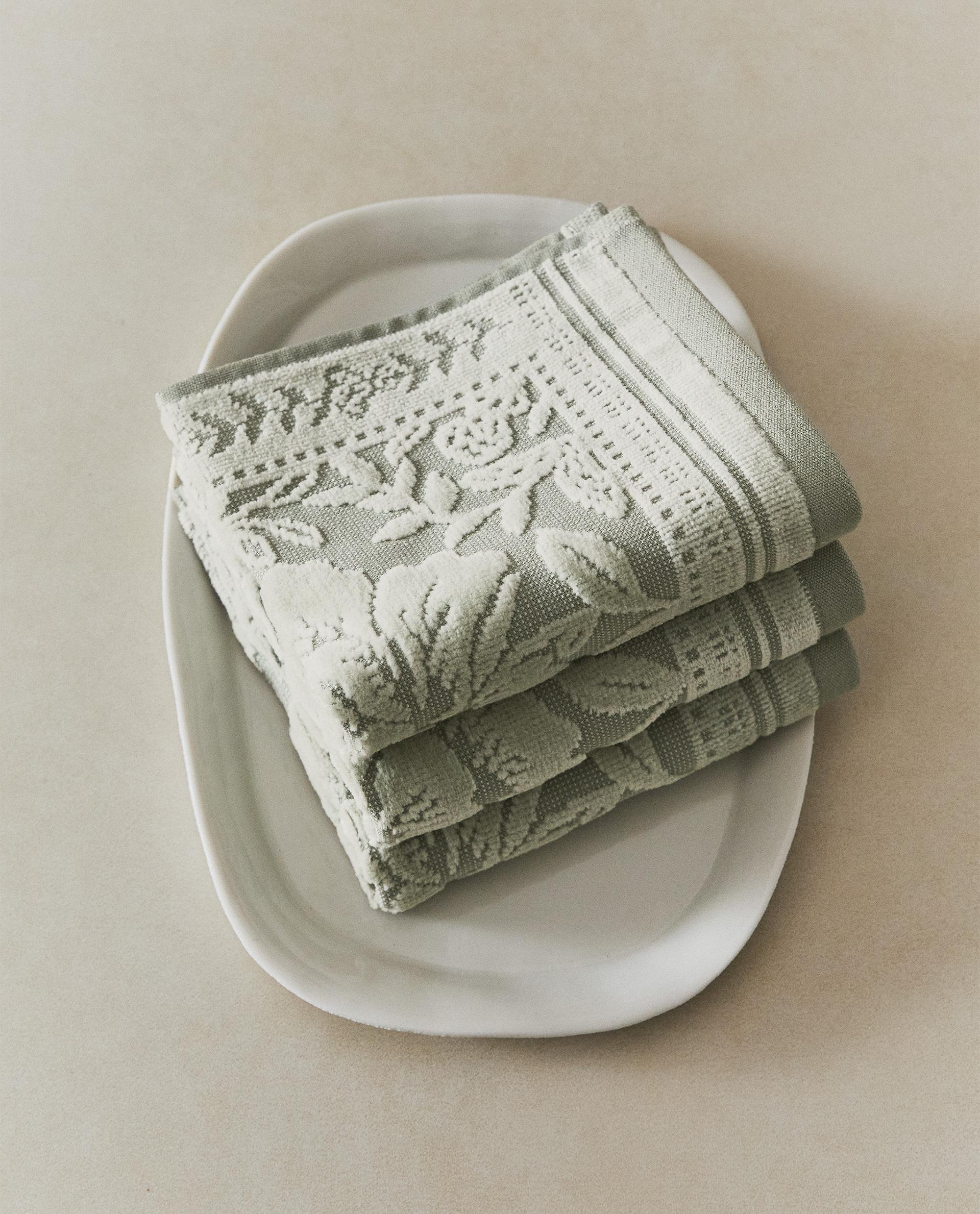 PACK ASCIUGAMANI DA TOILETTE JACQUARD VELOUR (PACK DA 3) Zara