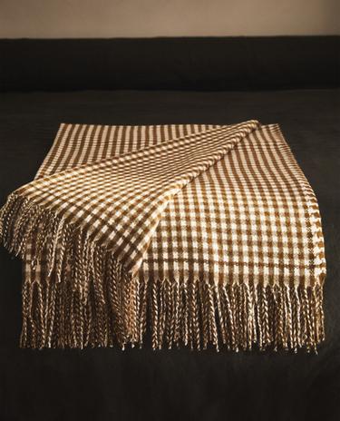 CHECK BLANKET WITH FRINGING