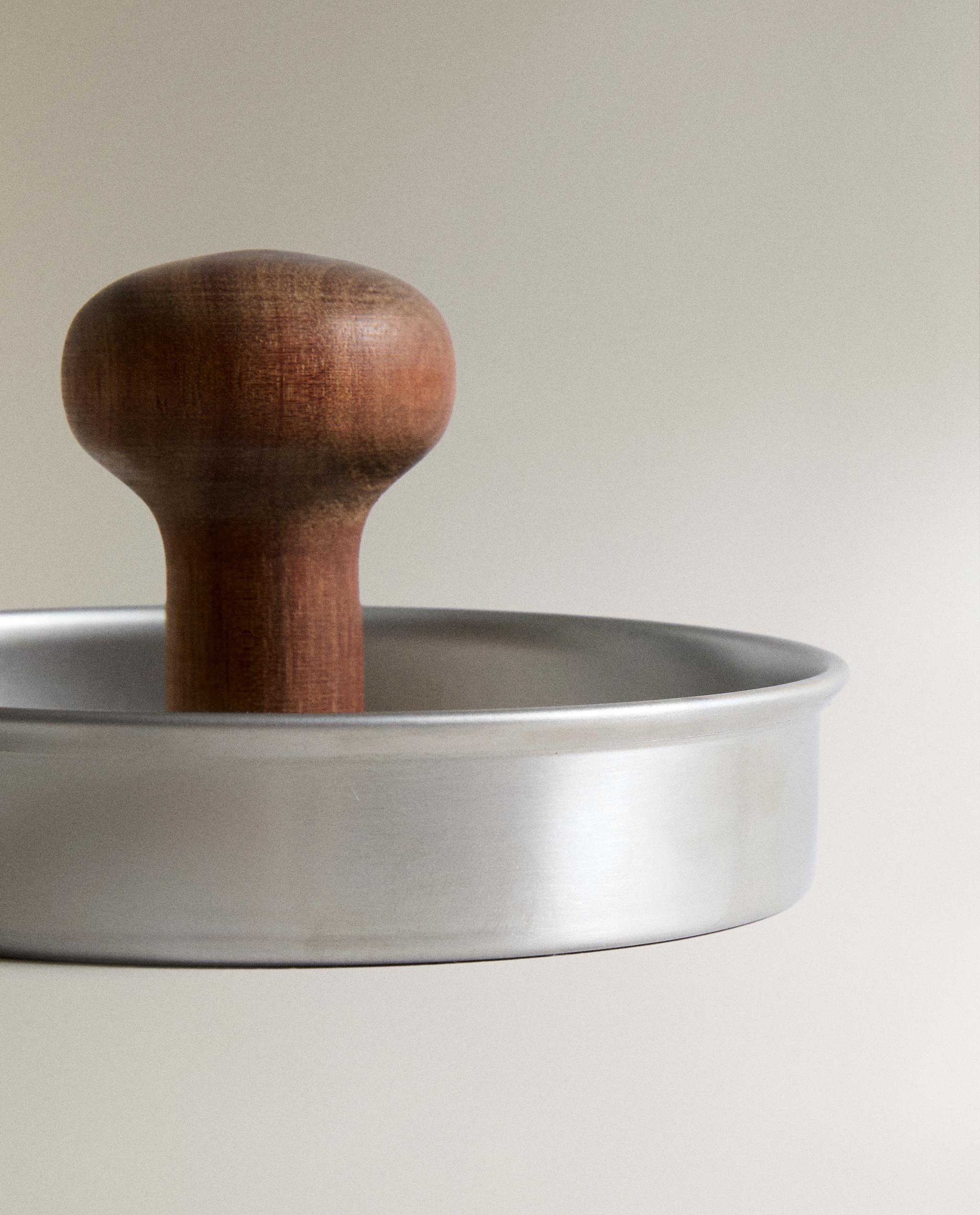 STEEL AND WOOD HAMBURGER MOULD