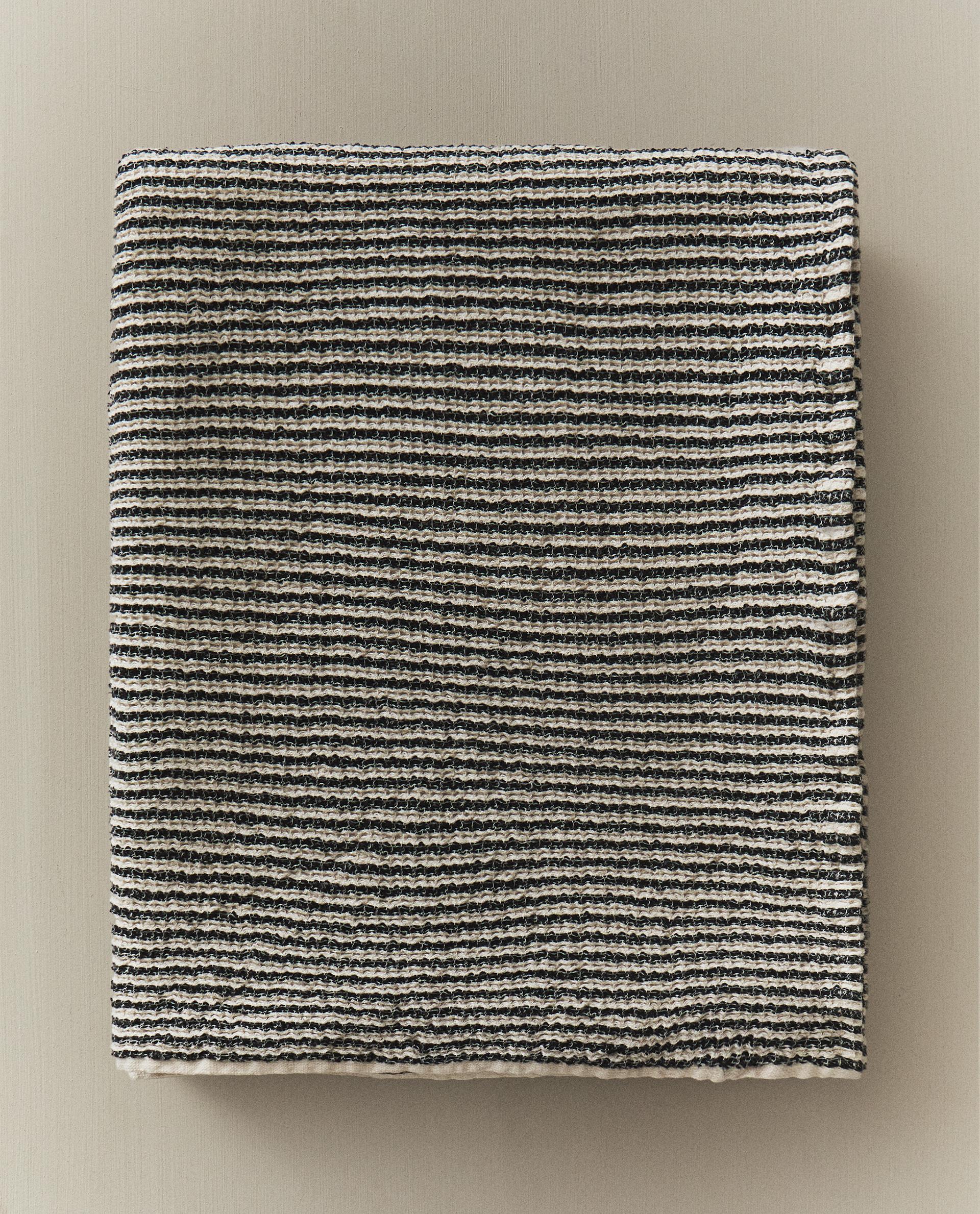 COLORED WAFFLE BATH TOWEL