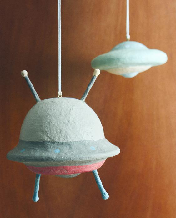 SET OF FLYING SAUCERS (SET OF 2)