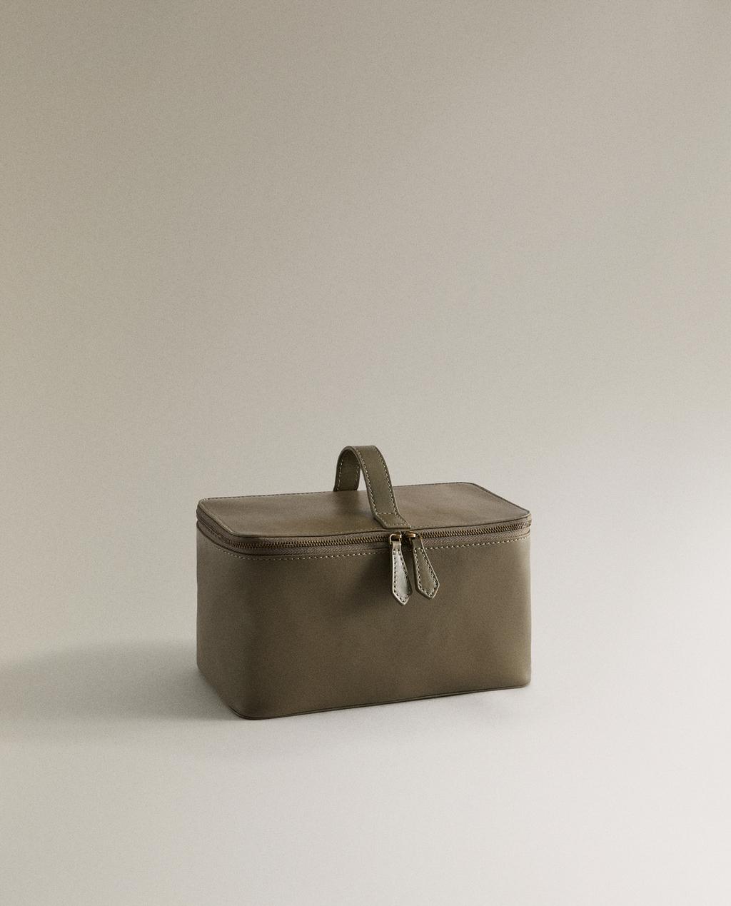 LARGE LEATHER TOILETRY BAG