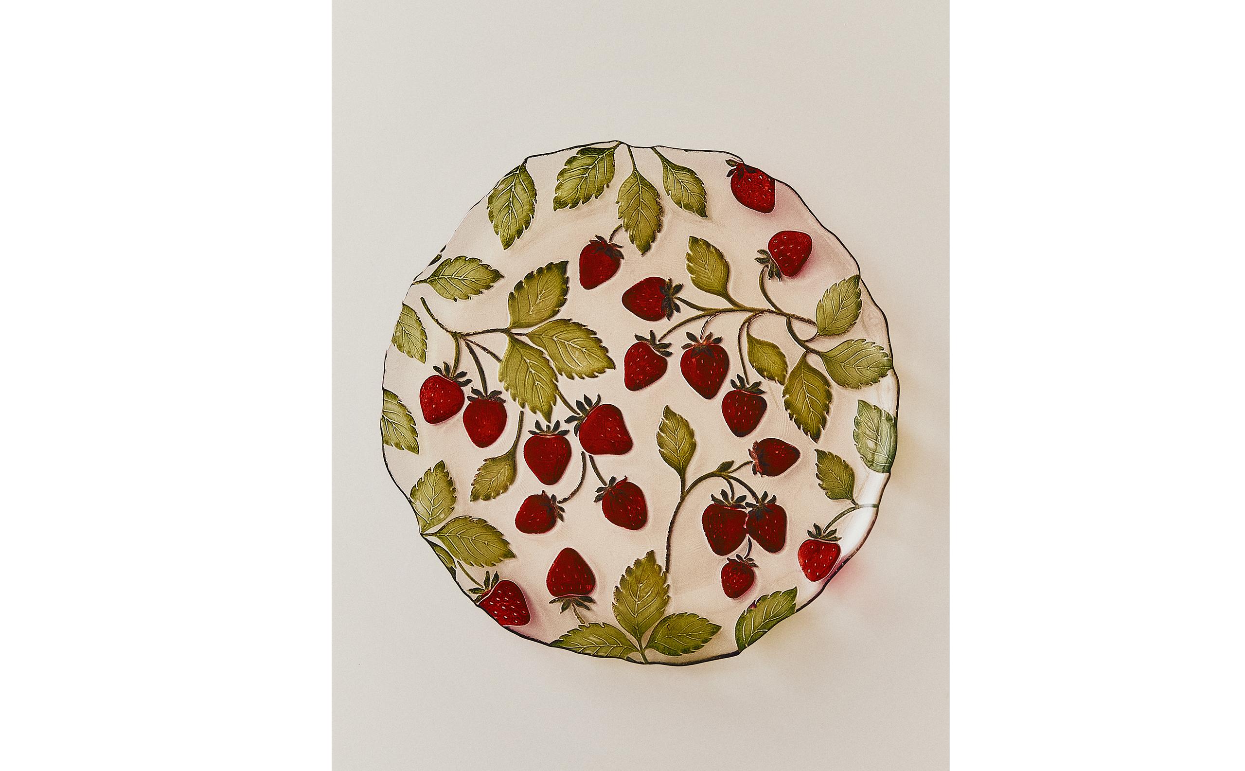 STRAWBERRY SERVICE PLATE product thumbnail 2