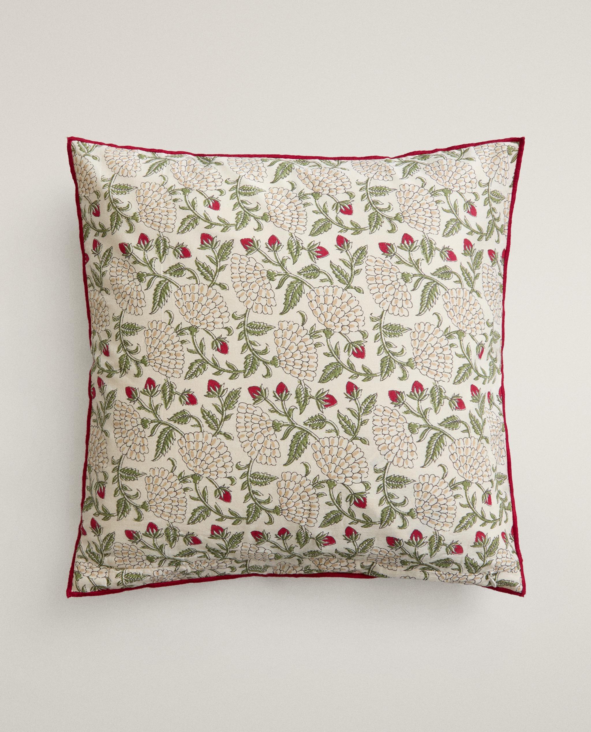 STRAWBERRY FLOWER CUSHION COVER product thumbnail 4