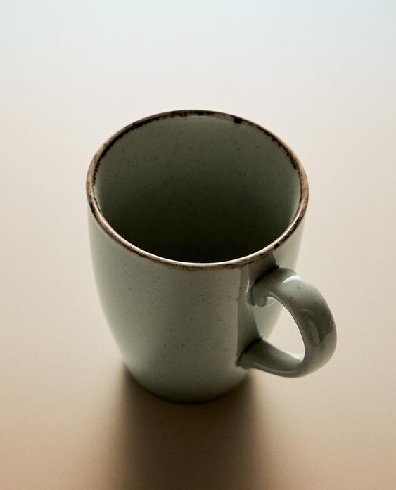 PORCELAIN MUG WITH ANTIQUE FINISH RIM PORCELAIN MUG WITH ANTIQUE FINISH RIM