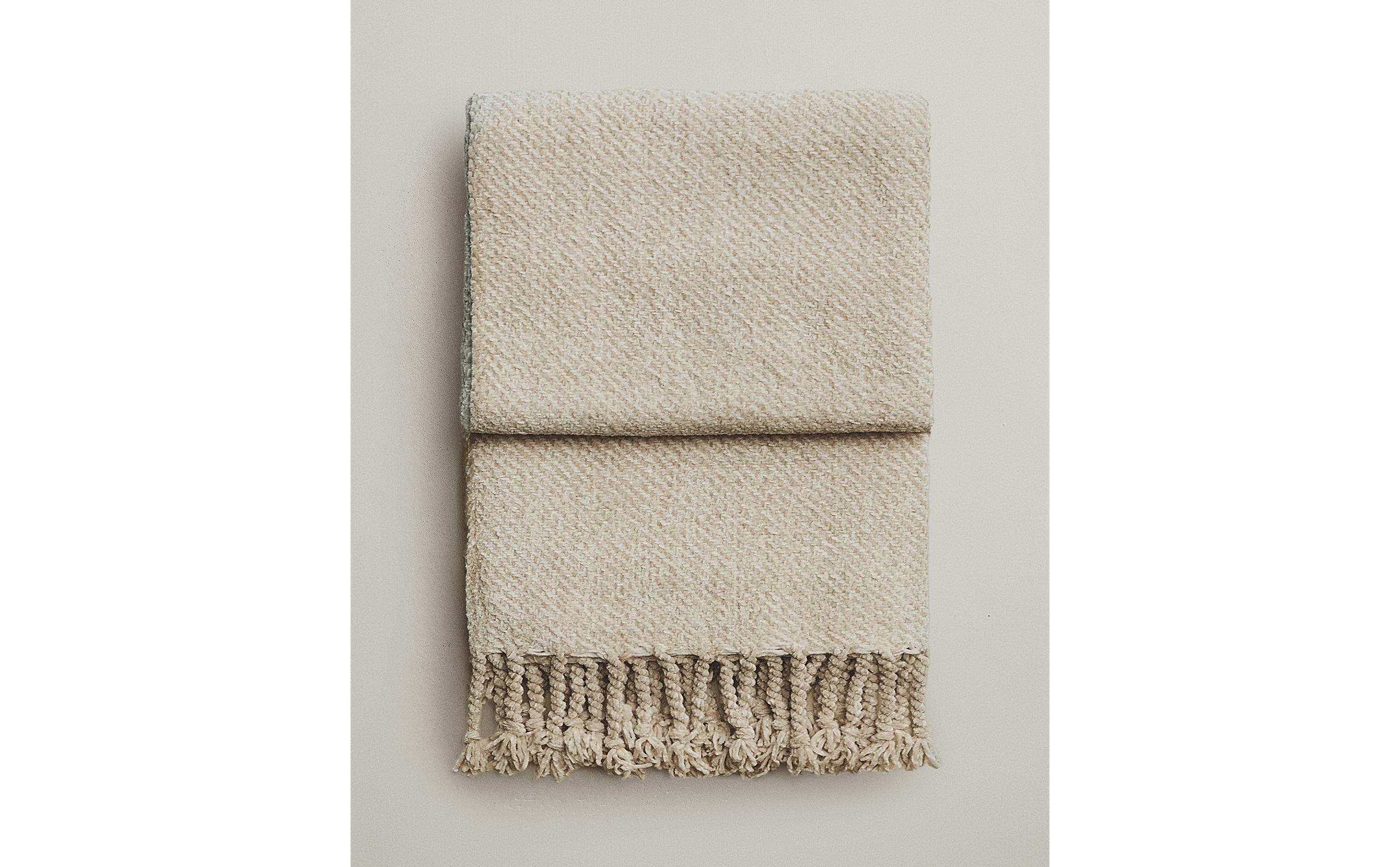 FRINGED DECORATIVE THROW product thumbnail 8