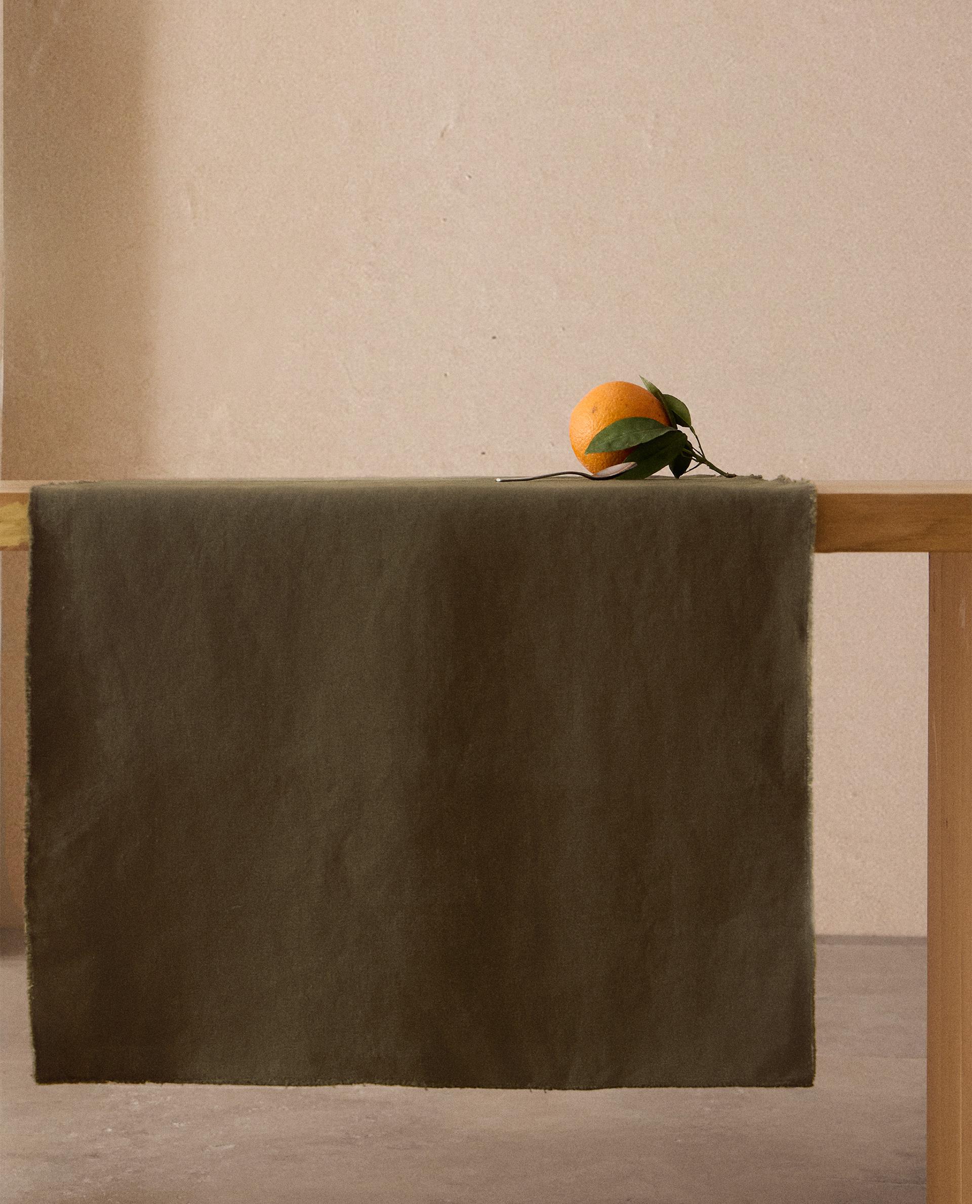 TABLE RUNNER 01 TABLE RUNNER 01