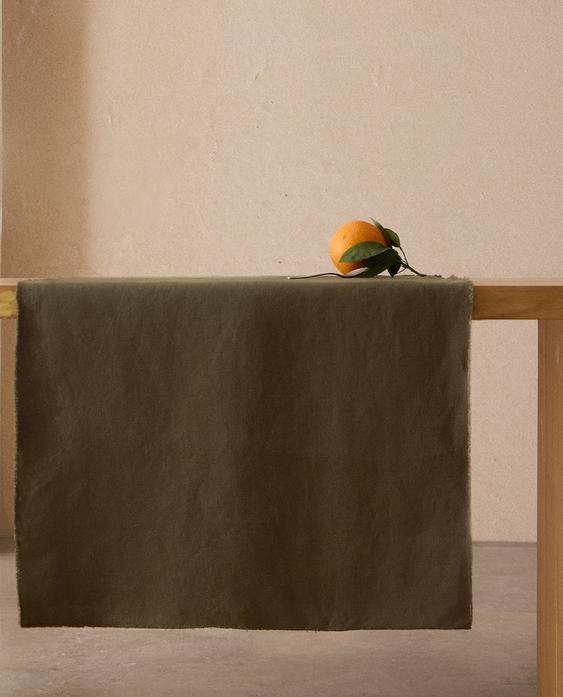 TABLE RUNNER 01