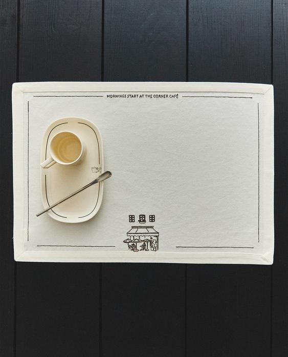 TISCHSET AUS BAUMWOLLE MIT CAFÉ-MOTIV