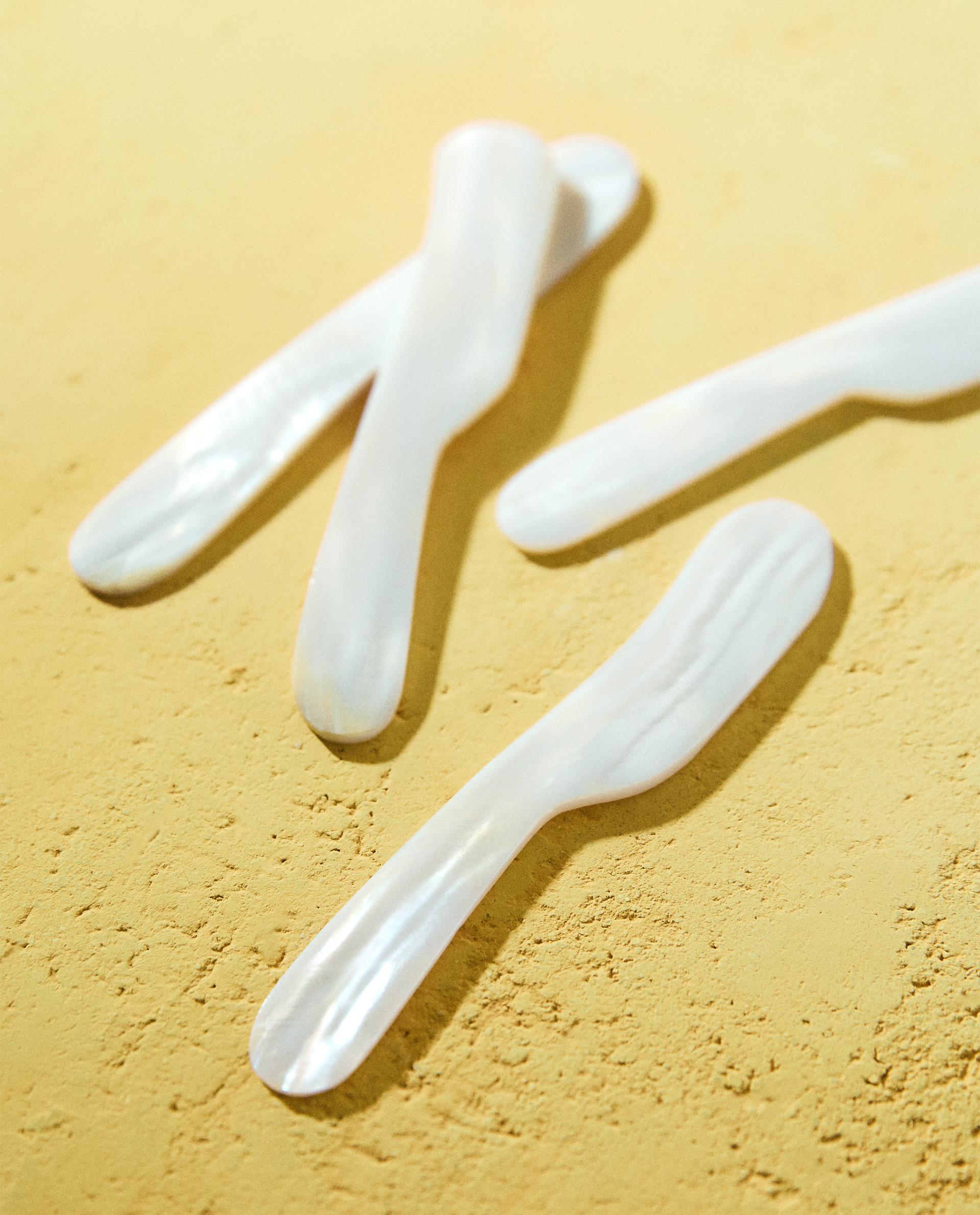 PACK OF MOTHER-OF-PEARL BUTTER KNIVES (PACK OF 4)