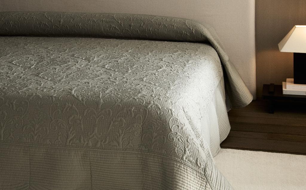 لحاف مبطن بتصميم بارز