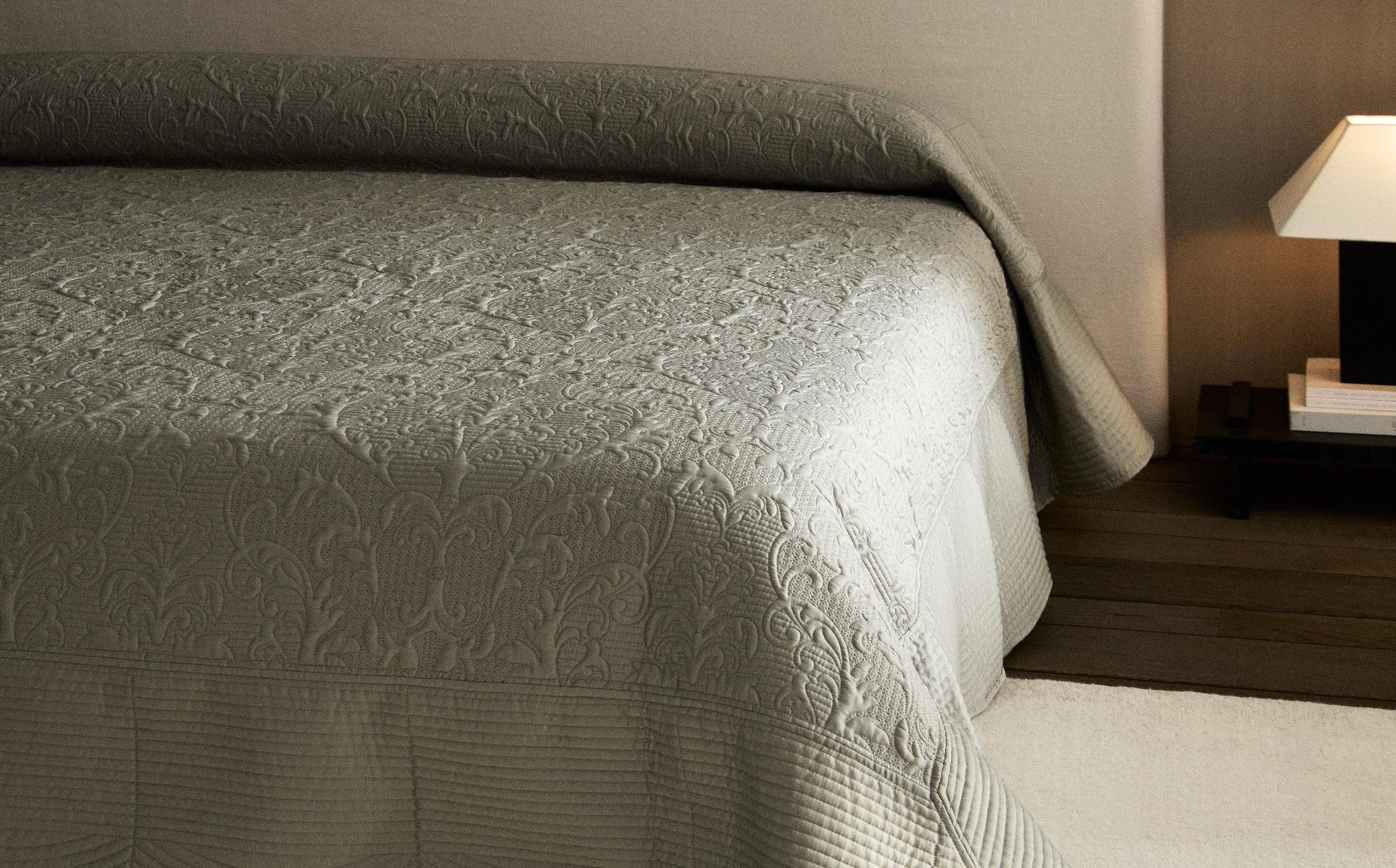 لحاف مبطن بتصميم بارز لحاف مبطن بتصميم بارز